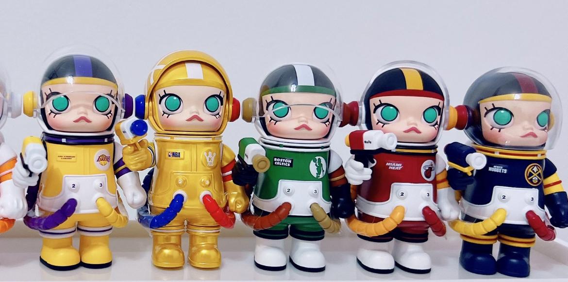 MEGA SPACE MOLLY 100% NBA – TOYSEZ