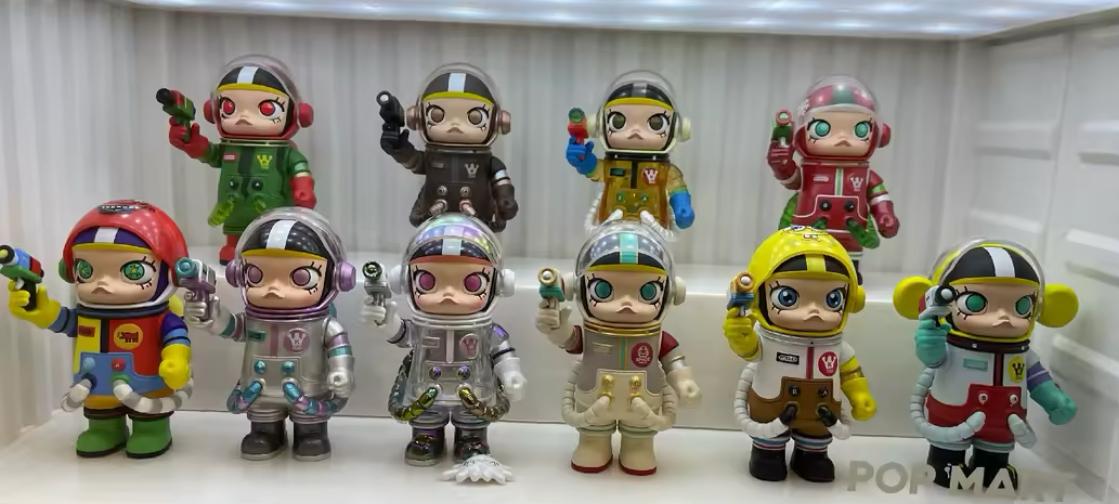 ✨シークレット入り✨MEGA SPACE MOLLY 9個セット Amazon.com: POP MART MEGA Space Molly 100% × Emoji Series