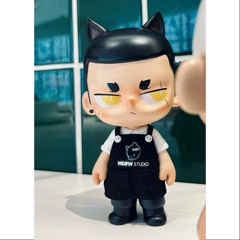KUBO Black Cat Figurine Art Toy 2021 Limited KUBO Black Cat Figurine Art Toy 2021 Limited