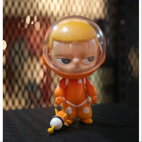 KUBO Astronaut Orange Figurine Art Toy 2021 Limited KUBO Astronaut Orange Figurine Art Toy 2021 Limited