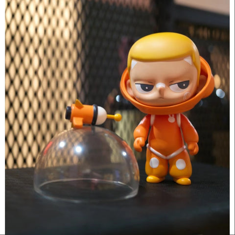KUBO Astronaut Orange Figurine Art Toy 2021 Limited KUBO Astronaut Orange Figurine Art Toy 2021 Limited