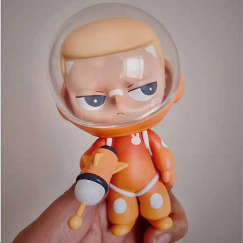 KUBO Astronaut Orange Figurine Art Toy 2021 Limited KUBO Astronaut Orange Figurine Art Toy 2021 Limited