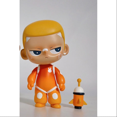 KUBO Astronaut Orange Figurine Art Toy 2021 Limited KUBO Astronaut Orange Figurine Art Toy 2021 Limited