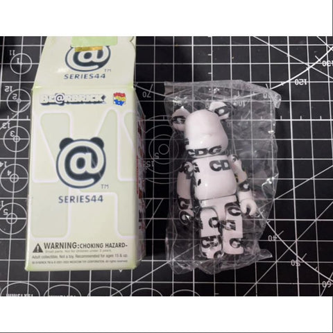 Bearbrick Series 44 SUPER Secret CDG 2022 100% Bearbrick Series 44 SUPER Secret CDG 2022 100%