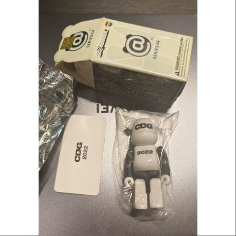 Bearbrick Series 44 SUPER Secret CDG 2022 100% Bearbrick Series 44 SUPER Secret CDG 2022 100%