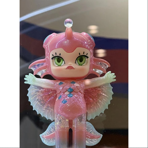 MOLLY YUTONG Flying Fish YuTong Molly Art Toy Figurine 2024 LIMITED MOLLY YUTONG Flying Fish YuTong Molly Art Toy Figurine 2024 LIMITED