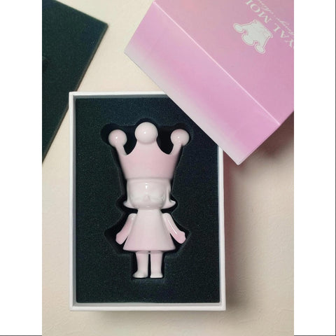 MEGA ROYAL MOLLY 100% Rouge China Ceramics Art Toy 2024 Limited MEGA ROYAL MOLLY 100% Rouge China Ceramics Art Toy 2024 Limited