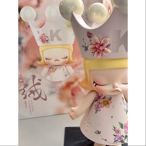 MEGA ROYAL MOLLY 400% Velvet Flowers 2025 Limited Edition MEGA ROYAL MOLLY 400% Velvet Flowers 2025 Limited Edition