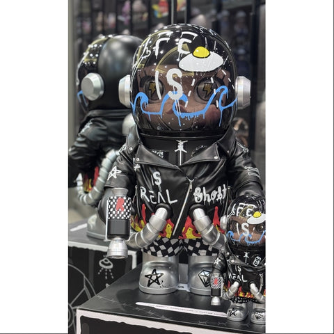 MEGA SPACE MOLLY 1000% Trevor Andrew 2.0 2025 Limited Edition MEGA SPACE MOLLY 1000% Trevor Andrew 2.0 2025 Limited Edition