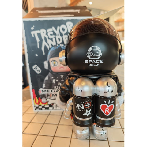 MEGA SPACE MOLLY 400% Trevor Andrew 2.0 2025 Limited Edition MEGA SPACE MOLLY 400% Trevor Andrew 2.0 2025 Limited Edition