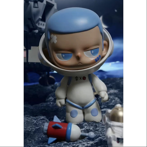 KUBO Astronaut Blue Figurine Art Toy 2021 Limited KUBO Astronaut Blue Figurine Art Toy 2021 Limited