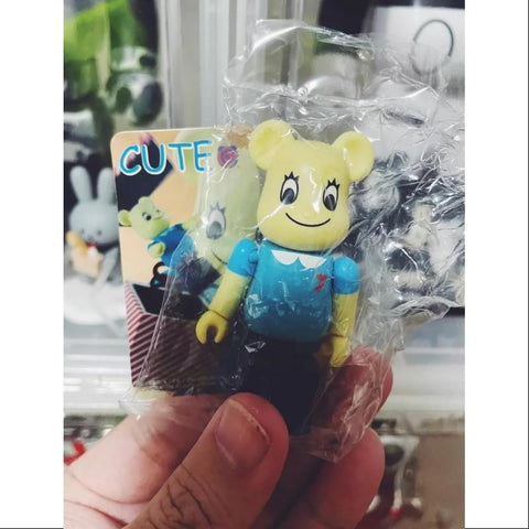 Bearbrick Series 7 CUTE Girl S07 100% Bearbrick Series 7 CUTE Girl S07 100%