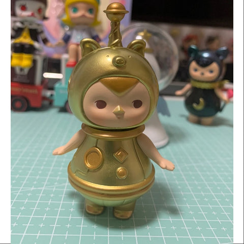 PUCKY 3 Little Pigs Series Secret Golden Pig Robot(1/144) PUCKY 3 Little Pigs Series Secret Golden Pig Robot(1/144)