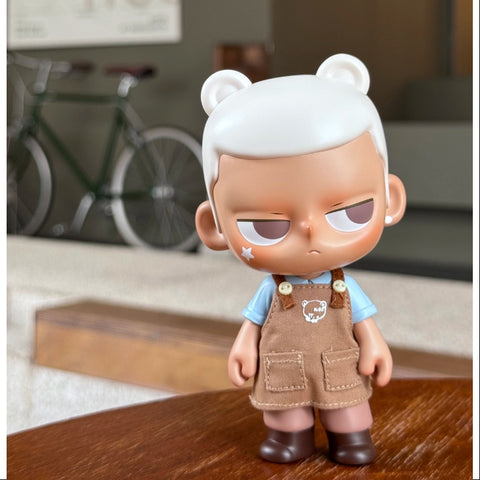 KUBO Barista Figurine Art Toy 2021 Limited KUBO Barista Figurine Art Toy 2021 Limited