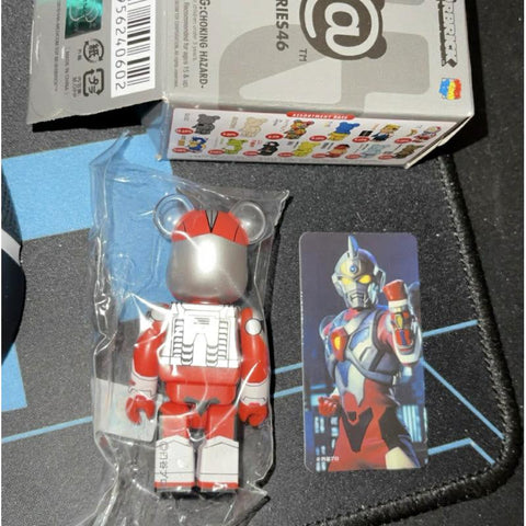 Bearbrick Series 46 Gridman SF 100% Bearbrick Series 46 Gridman SF 100%