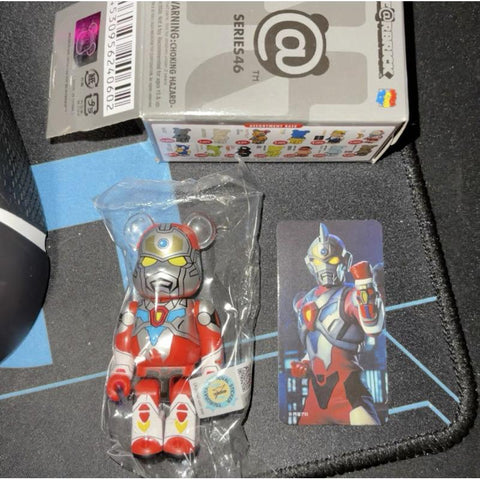 Bearbrick Series 46 Gridman SF 100% Bearbrick Series 46 Gridman SF 100%
