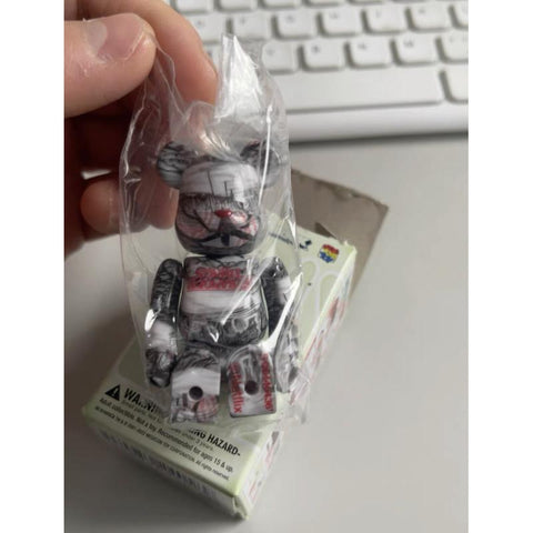 Bearbrick Series 44 SECRET SF Stranger Things Netflix 100% Bearbrick Series 44 SECRET SF Stranger Things Netflix 100%