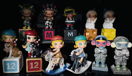 MOLLY Anniversary Statues Classical Retro Series 1
