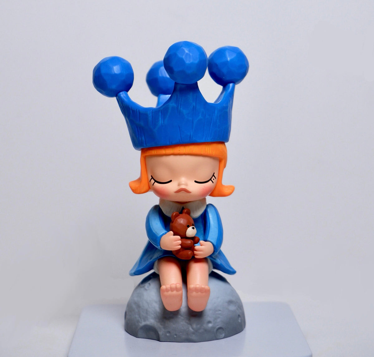 MOLLY Scenery Along The Way 20th Anniversary Blind Box Series: Cuddle You to Sleep (Confirmed Style)