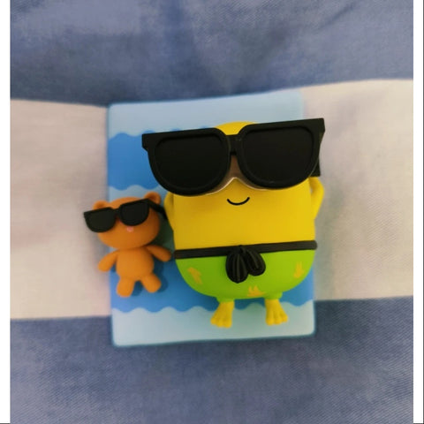 Minions Bob + Tim Better Together Series Sunbathing
