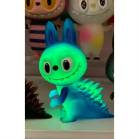 Labubu The Monsters Kaiju Hunting Series 2.0 Series Gojimomo luminous edition