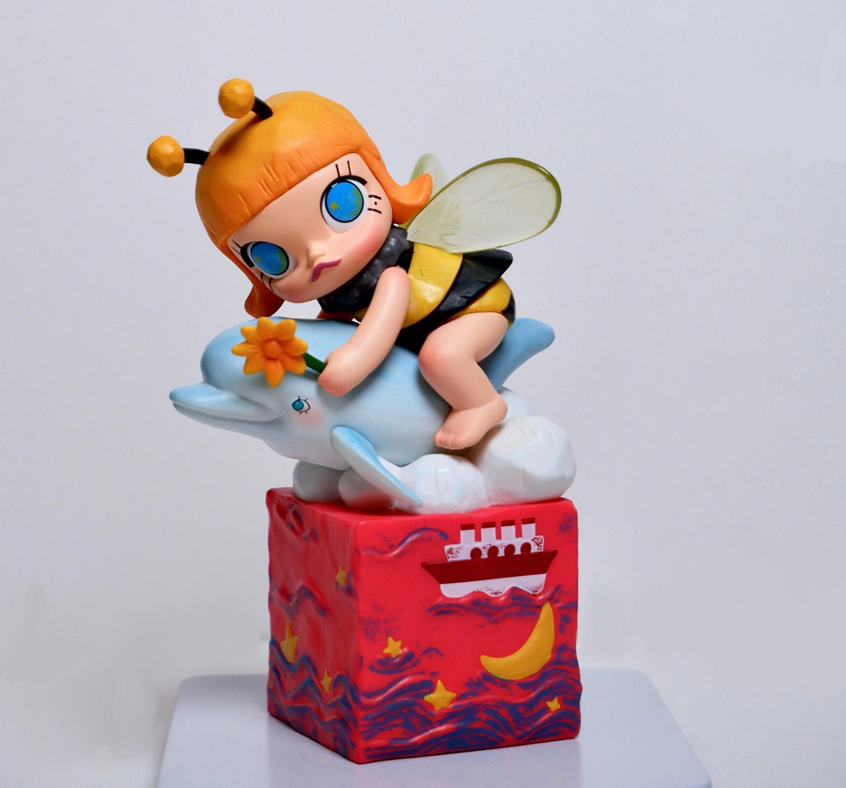 MOLLY Scenery Along The Way 20th Anniversary Blind Box Series: I Am a Wild Bee (Confirmed Style)