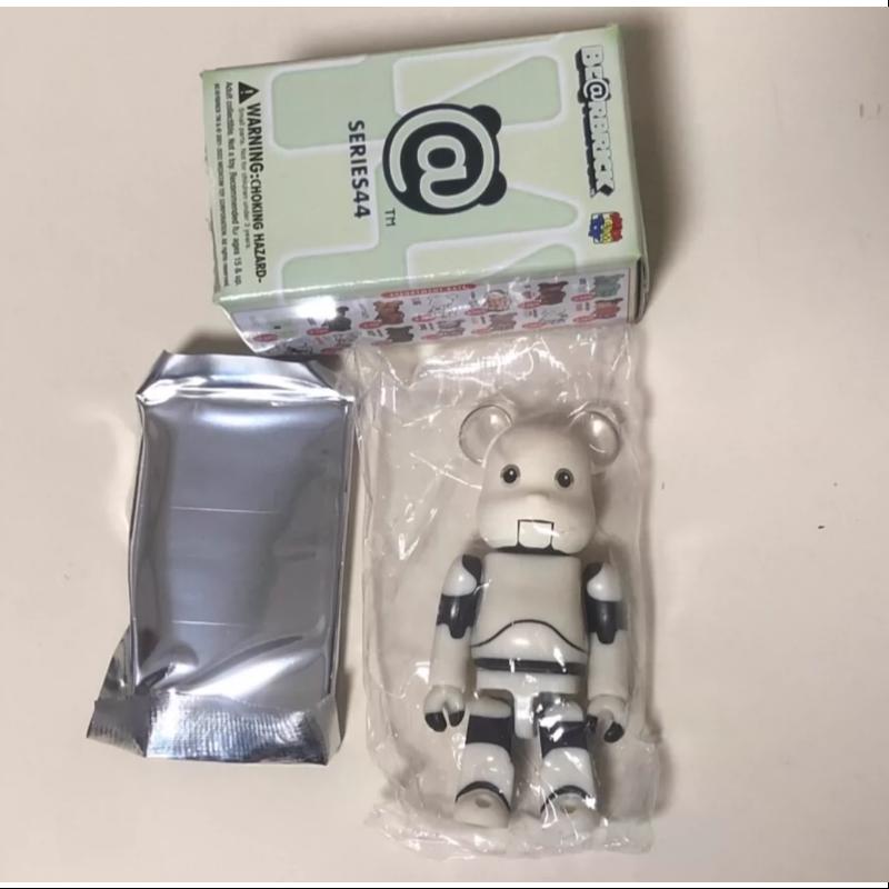 Bearbrick Series 44 ARTIST Junk Head 100%