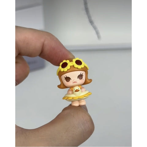 MOLLY Pop Bean Island Vacation Blind Box Series: Sunflower Drifting (Confirmed Style)