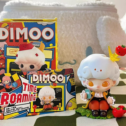 Dimoo Sand Clock DIMOO Time Roaming Series Selfie With Newton's Apple – TOYSEZ