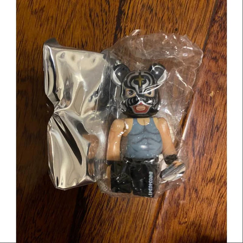 Bearbrick Series 34 Secret Black Tiger Mask 100%