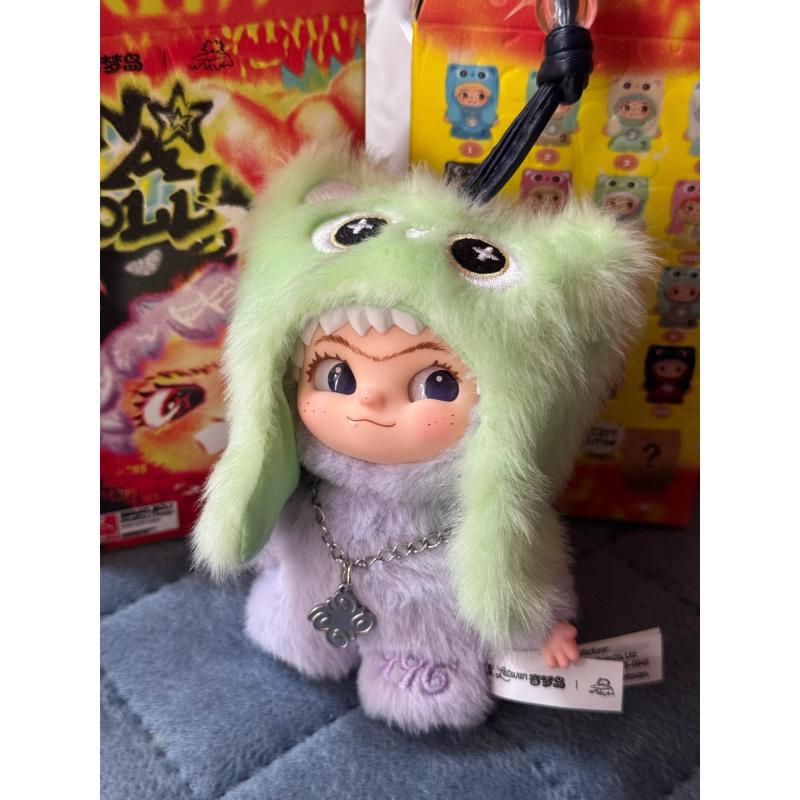 WAKUKU On a Roll Vinyl Plush Series: No. 996 (Confirmed Style) | TOYSEZ Data