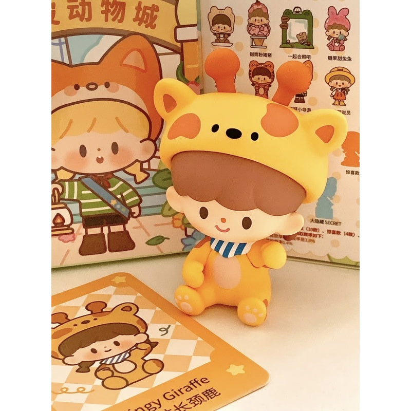 zZoton Naughty Animal City Series Clingy Giraffe (Surprise Model)