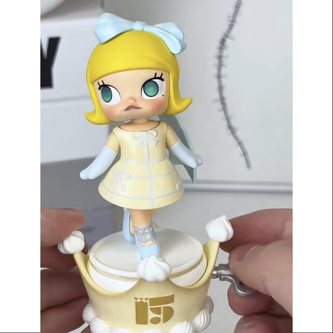 MOLLY Celebrating the Moment Pop Mart 15th Anniversary Series Secret Party Sweetie (1/120)