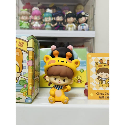 zZoton Naughty Animal City Series Clingy Giraffe (Surprise Model)