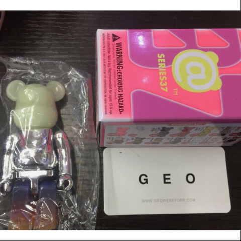 Bearbrick Series 37 SUPER Secret GEO Glow in Dark 100%