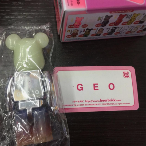 Bearbrick Series 37 SUPER Secret GEO Glow in Dark 100%