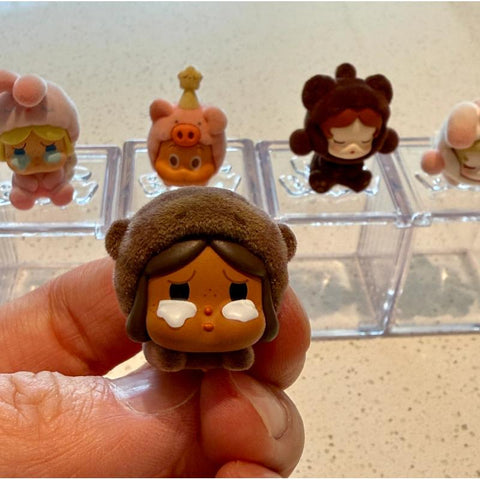 CRYBABY Pop Bean Pajama Cross Dressing Series: Little Lying Chimp (Secret, 1/30)