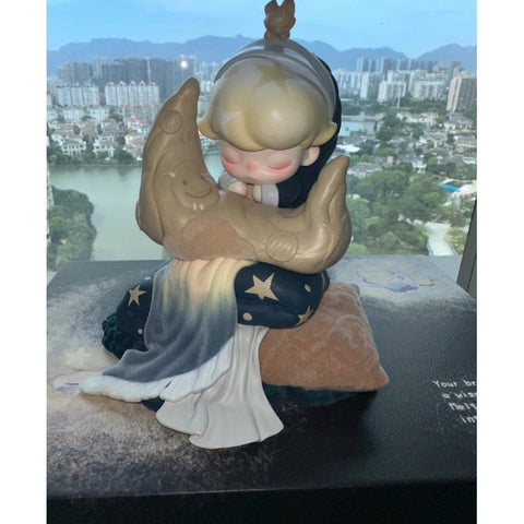 DIMOO Climbing - Shimmer on the Pillow Figurine Limited Edition