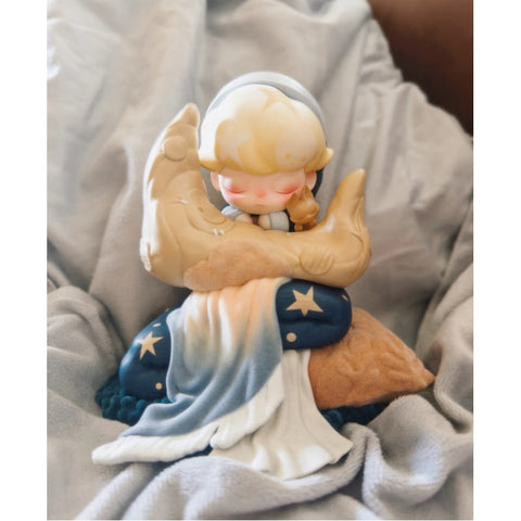 DIMOO Climbing - Shimmer on the Pillow Figurine Limited Edition