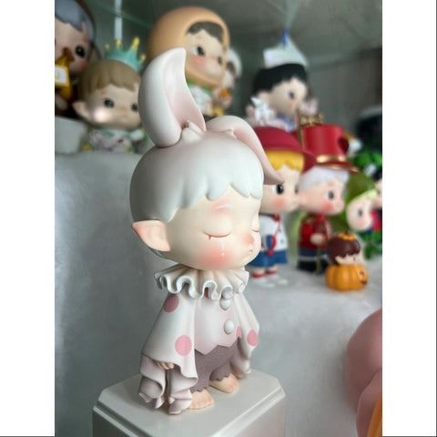 Hacipupu Listening Figurine Art Toy 2023 Limited