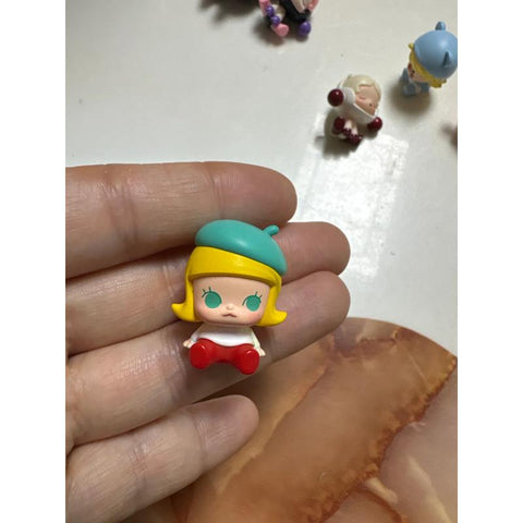 MOLLY Pop Bean Classic Sitting Series: MOLLY Little Painter (Confirmed Style) | TOYSEZ Data