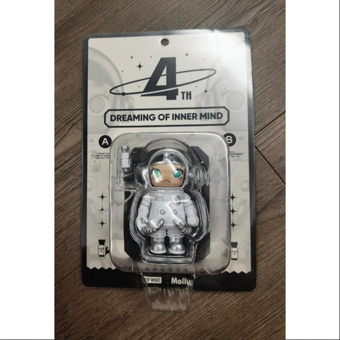 MEGA SPACE MOLLY 100% Dreaming Of Inner Mind Figurine 2014 Limited Edition