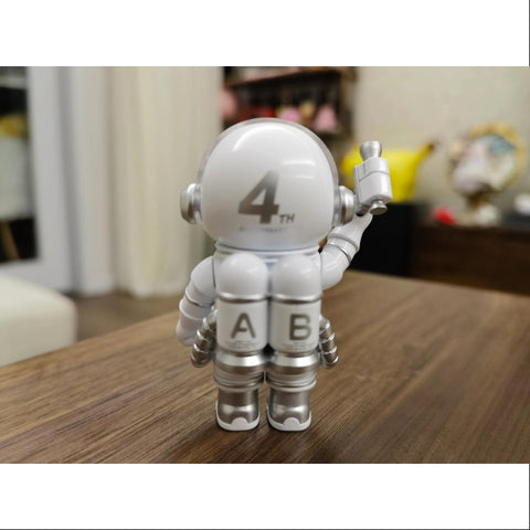 MEGA SPACE MOLLY 100% Dreaming Of Inner Mind Figurine 2014 Limited Edition