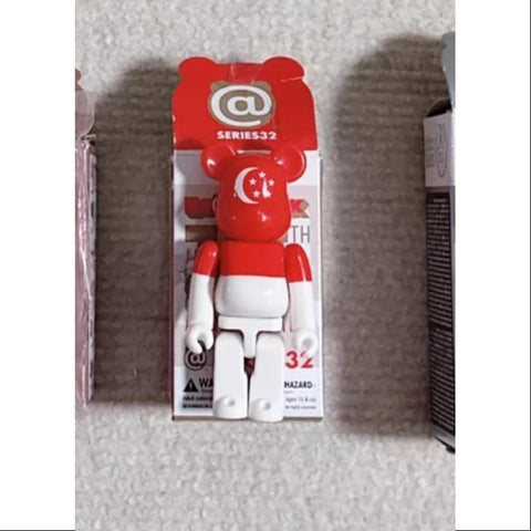 Bearbrick Series 32 FLAG Singapore 100%