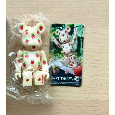 Bearbrick Series 29 PATTERN Strawberry 100%