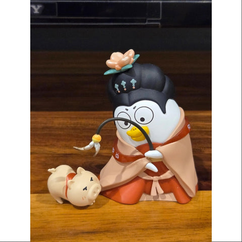 Duckyo Funny Museum Series Tease a pig
