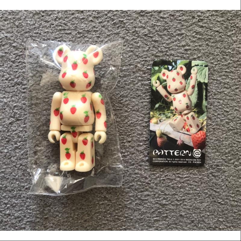 Bearbrick Series 29 PATTERN Strawberry 100%