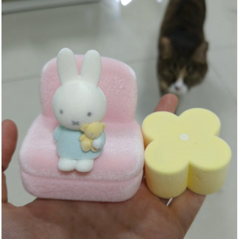 Miffy Sofa Phone Stand Season 2 Blind Box Series: Pink Sofa + Table (Secret, 1/96)