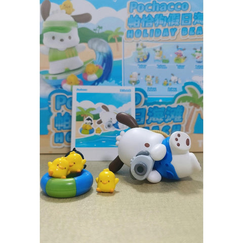 Sanrio Characters Pochacco Holiday Beach Series Taking photos at the beach