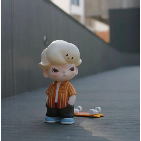 DIMOO Boy Sunset Breeze Limited Figure